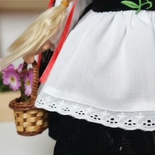 Puppe mit Schmollmund